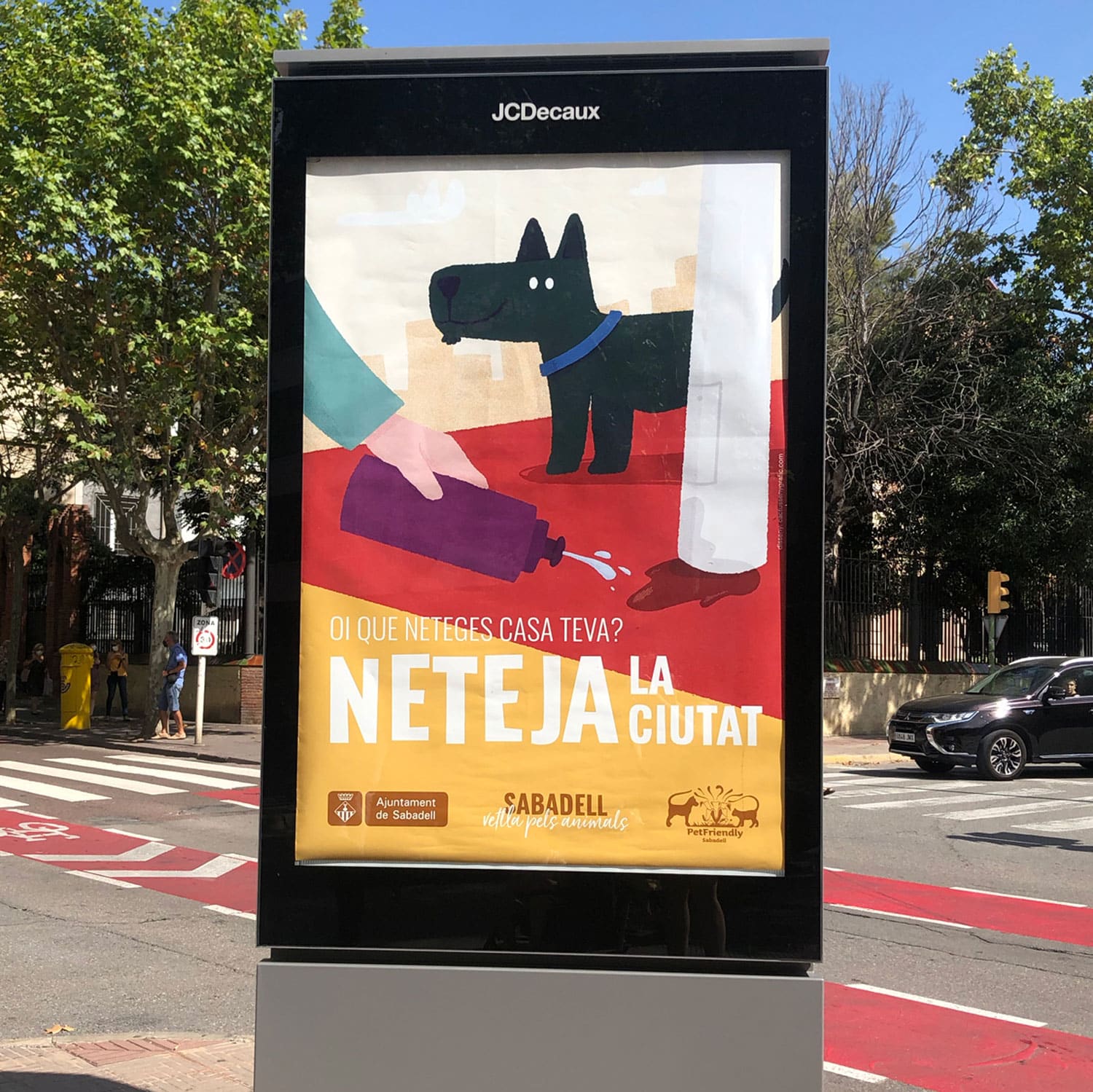 Cartell que promou la neteja de la ciutat amb un gos i un missatge adreçat als propietaris.