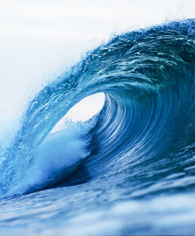 Onda de mar amb un efecte dinàmic i una tonalitat blau intensa.
